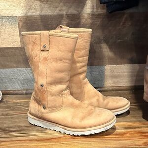 Tan Leather Girls UGG Boots size 6 Adjustable Height